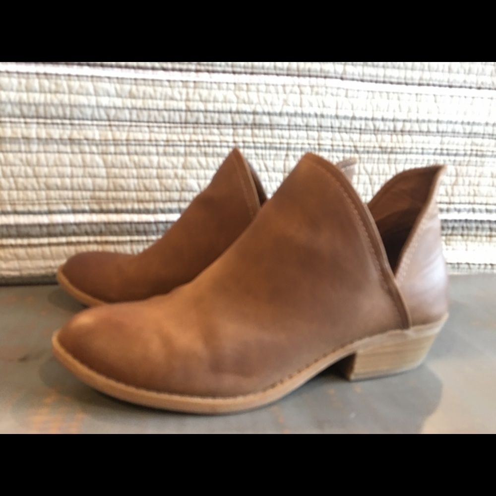 Universal Threads Brown Booties